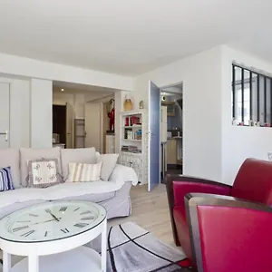 charming-and-design-flat-at-the-heart-of-biarritz-near.biarritzhotels.info/